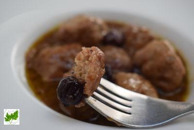 Albóndigas con Dátiles y Pasas en Salsa de Naranjas y Arándanos