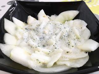 Carpaccio de pepino con salsa tzatziki