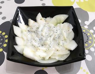 Carpaccio de pepino con salsa tzatziki