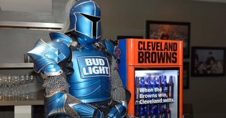 Por fin se abrieron los refrigeradores con cerveza de la victoria en Cleveland