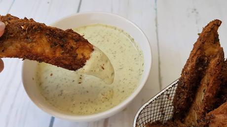 Patatas Deluxe al horno con salsa Deluxe vegana