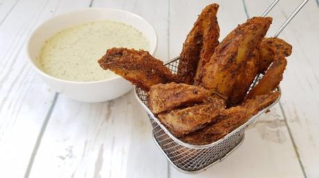 Patatas Deluxe al horno con salsa Deluxe vegana