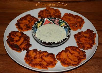 Tortitas de boniato con salsa de yogurt