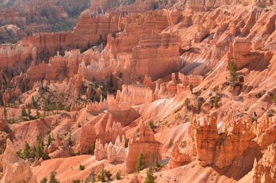 Bryce Canyon, caminando entre hoodoos Bryce Canyon, caminando entre hoodoos