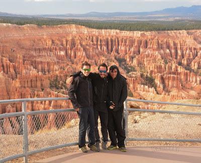 Bryce Canyon, caminando entre hoodoos Bryce Canyon, caminando entre hoodoos