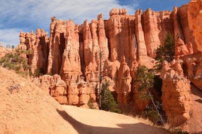 Bryce Canyon, caminando entre hoodoos Bryce Canyon, caminando entre hoodoos