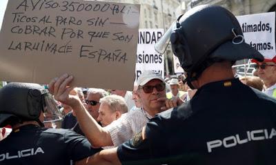 Artistas contra la monarquía, las catas del rey emérito y conatos de tensión frente al Congreso.