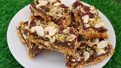 Barritas energéticas de avena y chocolate con frutos secos Barritas energéticas de avena y chocolate con frutos secos