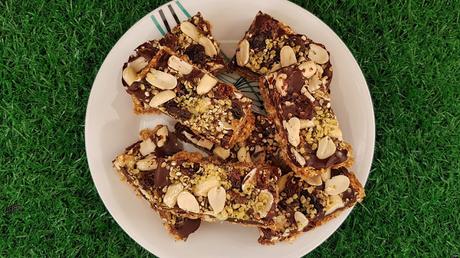 Barritas energéticas de avena y chocolate con frutos secos