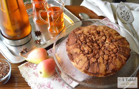 Bizcocho Cuatro Cuartos con Peras Caramelizadas