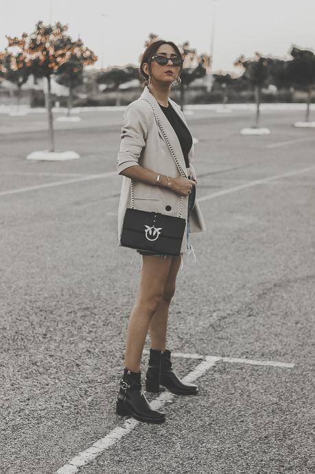 DENIM SKIRT+BASIC BLAZER - ¿CÓMO CREAR UN ARMARIO CÁPSULA?
