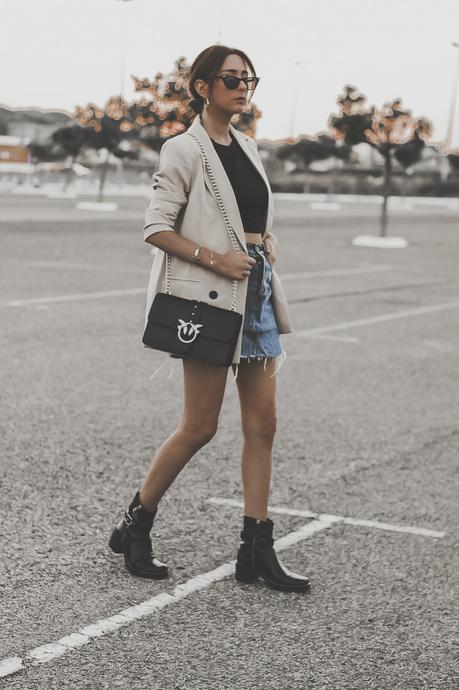 DENIM SKIRT+BASIC BLAZER - ¿CÓMO CREAR UN ARMARIO CÁPSULA?