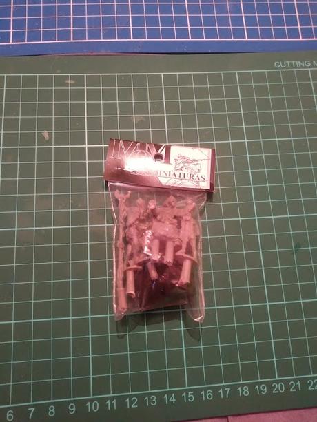 Foto-reseña Nigromante y Zombis de MOM Miniaturas Foto-reseña Nigromante y Zombis de MOM Miniaturas