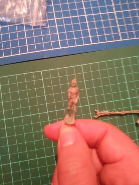 Foto-reseña Nigromante y Zombis de MOM Miniaturas Foto-reseña Nigromante y Zombis de MOM Miniaturas