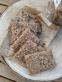 Crackers integrales de espelta y semillas Crackers integrales de espelta y semillas