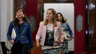 El Parlamento, “entre tretas y cacicadas”.