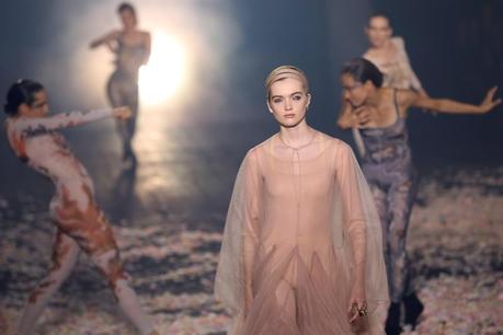 Dior inaugura con danza la semana de la moda de Paris