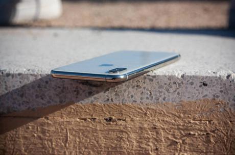 Bordes el iPhone Xs Max. (C. Castellón)