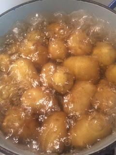 PATATAS CON SOBRASADA Y ALLIOLI PATATAS CON SOBRASADA Y ALLIOLI