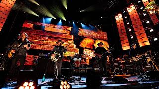 Neil Young & Promise of the Real - Love and only love (Live at Farm Aid) (2018)