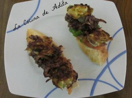 Tapa con alcachofas fritas y morcilla