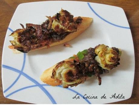 Tapa con alcachofas fritas y morcilla