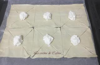 Molinillos de queso mascarpone y arándanos