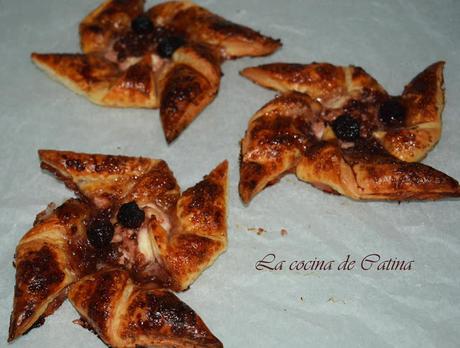 Molinillos de queso mascarpone y arándanos