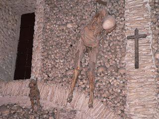 Arquitectura de los muertos: las capillas de los huesos portuguesas