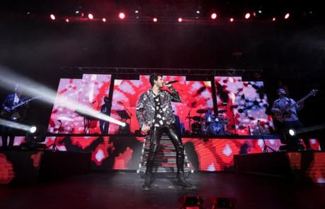 Sebastián Yatra llenó y cautivó el Caupolicán en espectacular concierto