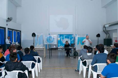 JORNADA DE DISERTACIÓN EN LA ESCUELA DE EDUCACIÓN TECNICA N° 2 DE LA CIUDAD DE CAMPANA - BS. AS.