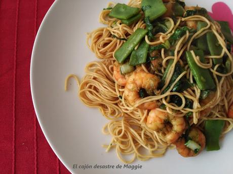 CURRY VERDE DE GAMBAS, VERDURAS Y FIDEOS CHINOS CURRY VERDE DE GAMBAS, VERDURAS Y FIDEOS CHINOS