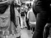 Existen otro tipo mujeres leen poesía (Dharius Vidal)