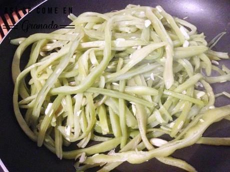 Tallarines de judias verdes con buñuelos de langostinos