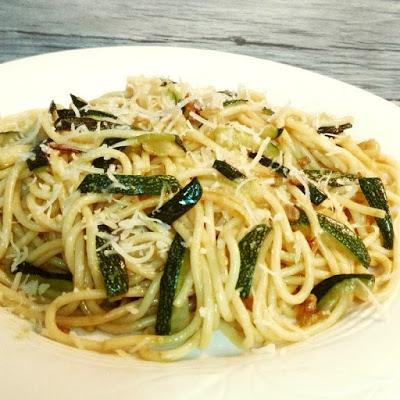 Espaguetis con calabacín Espaguetis con calabacín