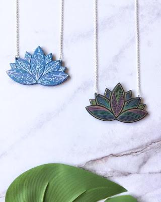 Khela Designs, joyas exclusivas sobre bases de madera