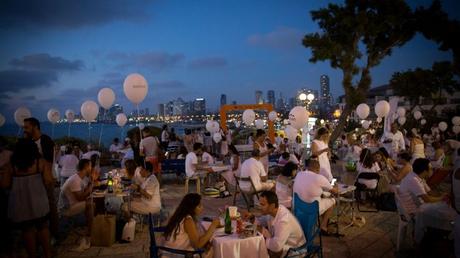 Paseo marítimo de Tel Aviv. Foto vía shutterstock.com. 10 fotos de Israel cuando se oculta el sol