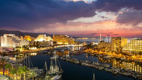 Yates anclados en la marina de Eilat. Foto vía shutterstock.com. 10 fotos de Israel cuando se oculta el sol