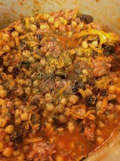 GARBANZOS CON CAMAGROCS Y BUTIFARRA GARBANZOS CON CAMAGROCS Y BUTIFARRA