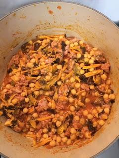 GARBANZOS CON CAMAGROCS Y BUTIFARRA GARBANZOS CON CAMAGROCS Y BUTIFARRA