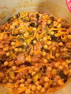 GARBANZOS CON CAMAGROCS Y BUTIFARRA GARBANZOS CON CAMAGROCS Y BUTIFARRA