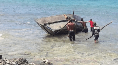 Rescatan 11 balseros cubanos en Islas Caimán que llevaban una semana en alta mar