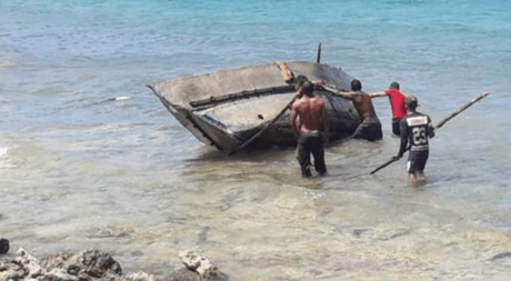 Rescatan 11 balseros cubanos en Islas Caimán que llevaban una semana en alta mar