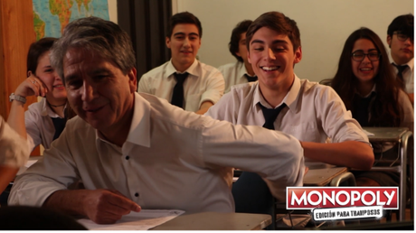 Sr. Monopoly y tío Emilio se unen para pillar a los tramposos. Jajajajaja