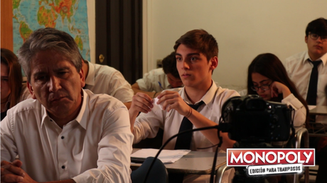 Sr. Monopoly y tío Emilio se unen para pillar a los tramposos. Jajajajaja