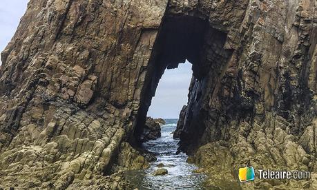 Playa de Campiechos, en Asturias playa-de-campiechos-cueva-puerta-al-mar