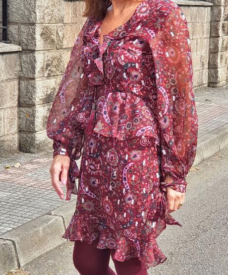 MIS LOOKS- VESTIDO DE FLORES Y ABRIGO EN GRANATE