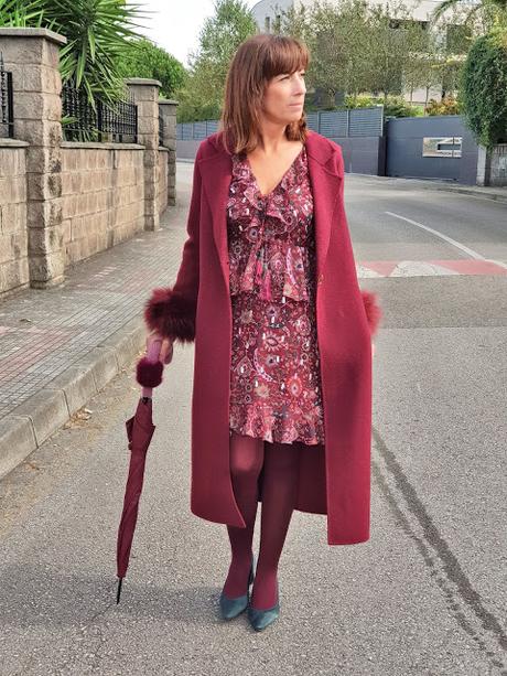 MIS LOOKS- VESTIDO DE FLORES Y ABRIGO EN GRANATE MIS LOOKS- VESTIDO DE FLORES Y ABRIGO EN GRANATE
