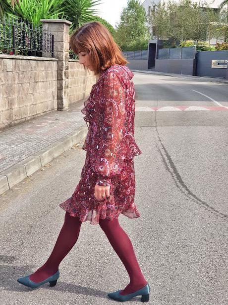 MIS LOOKS- VESTIDO DE FLORES Y ABRIGO EN GRANATE