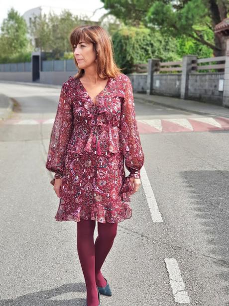 MIS LOOKS- VESTIDO DE FLORES Y ABRIGO EN GRANATE MIS LOOKS- VESTIDO DE FLORES Y ABRIGO EN GRANATE